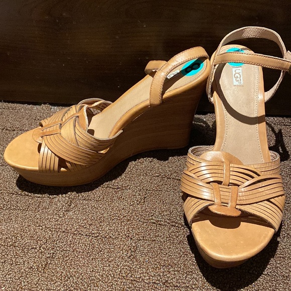 Brand new UGG - Picture 2 of 5